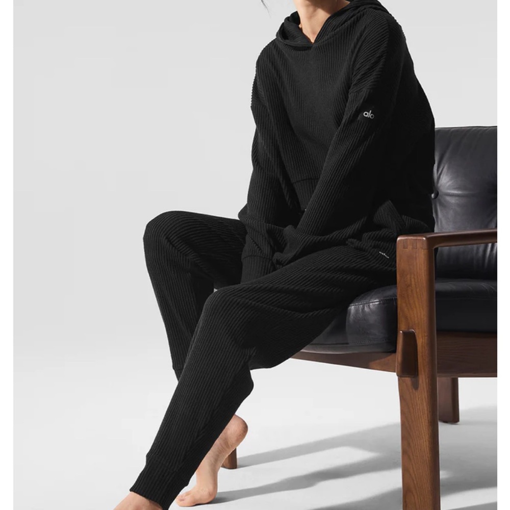 ALO Muse SET: Joggers and Cropped Hoodie